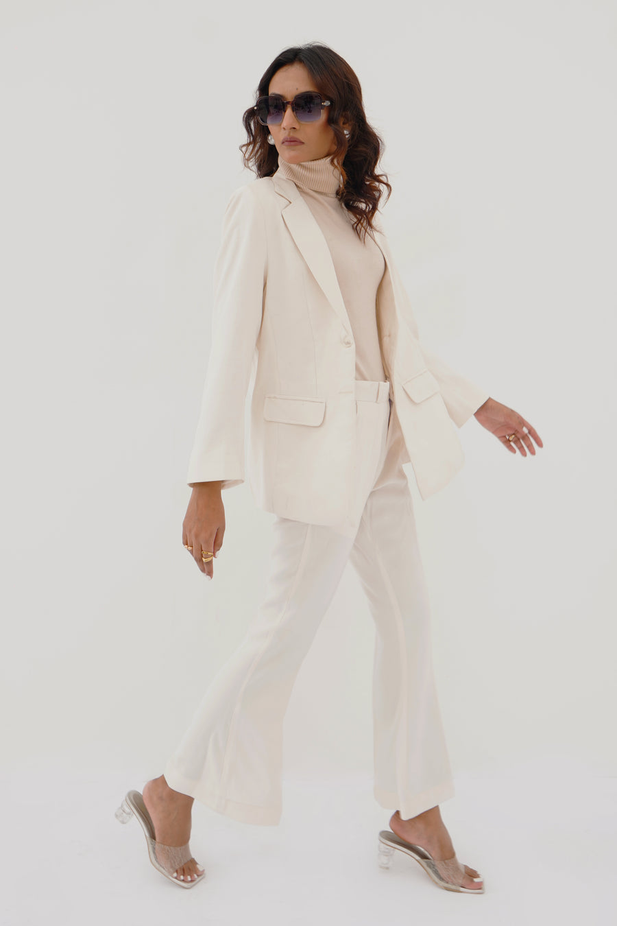 Genevieve 2 Piece Suit off white (10 days delivery time)